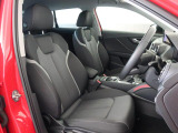 Audi車はどの車種も全てレザーハンドルです。そこにはAudiのこだわりがあり質感の高いレザーでしっかりと手に馴染み、高級感を演出します。