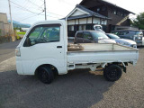 登録から15年以内又は走行15万km内のお車には1年間、距離無制限のACE保証を(無料)お付けします。保障内容を充実したい方、長期保証をお考えの方には購入車両に最適な保障(有償)をご提案させていただきます。