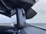 【ルームミラー一体型ETC】BMWといえばルームミラー一体型のETC。ドライバーから差し込めるかたちになっておりますので、差し忘れの際も慌てずにご利用いただけます。