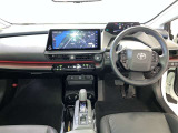 運転席は見やすく整理され、ナビも美しく装着され操作性にも優れています!