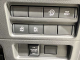 運転席から両側電動スライドドアの開閉ができます