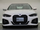 【キドニーグリル】BMWの代名詞。一目見ただけでBMWであると認識できる確固たるアイコンとして存在感を放ちます。