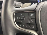 運転中、オーディオの操作をしてて、ハッとしたことはありませんか?ステアリングスイッチは、運転中でもハンドルでオーディオの操作が可能です。安全なドライブをサポートします。