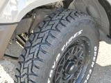 タイヤは大人気のTOYO オープンカントリーR/T!オフロードでのトラクション性能と、オンロードでの耐摩耗性能や走行安定性を両立した&ldquo;遊び心&rdquo;ある新カテゴリータイヤです!