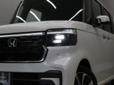 【LEDヘッドライト】悪天候や夜間走行時も良好な視界を確保し安心して運転できる高輝度LEDヘッドライトを装備!点灯速度が早く、消費電力も抑えられています!!