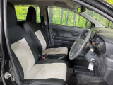 運転席シート廻りは使用感も少なく、良好な状態となっています。前オーナー様が丁寧に使っていたことがよくわかりますね。