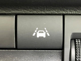 【車線逸脱警報】道路上の白(黄)線を認識し、意図せず走行中の車線からはみ出しそうになった時、メーター内の警告灯とブザーで注意喚起してくれる安心・安全機能です♪