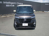 LEDヘッドライトは、本当に明るくて安全です。暗い夜道からお客様を守ってくれます。運転しやすいですし、黄色いハロゲンライトと見比べてください。