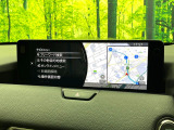 【12.3インチマツダコネクト】車内の雰囲気にマッチした大型ディスプレイ。スマホ接続でのナビ使用やBluetooth再生等、様々な機能が楽しめます。直感的なダイヤル操作が可能で、使い勝手も良好です。