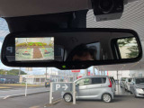 ルームミラーでアラウンドビューモニターの画像が確認出来ます。