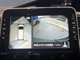 前後左右4つのカメラで、上から見たような映像をお届け、駐車時も安心、アラウンドビューモニター付(肉眼では確認し辛い左前の映像に切り替えることも可能です)。