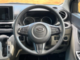 インテリアに合わせたデザインのステアリングは、運転される方のことも考え、運転しやすい形状、大きさです。是非一度、実際に触ってお確かめください。