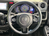 【純正革巻きステアリング】上質な革を使用することで、手にしっかり馴染みとても運転しやすいハンドルです♪