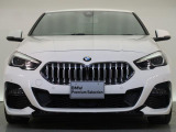 【キドニーグリル】BMWの代名詞。一目見ただけでBMWであると認識できる確固たるアイコンとして存在感を放ちます。