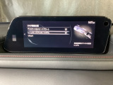 ハンドル操作をアシストすることにより車線からの逸脱回避を支援します。
