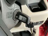 エンジンの始動はキーを挿して回すタイプです。