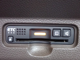 ■【ETC車載器】が装備されています。セットアップをしてお渡しとなり、ETCカードを差し込むだけで高速道路の利用が可能です。