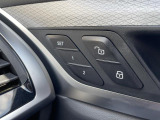 【メモリー機能付きパワーシート】運転手が代わってもボタン一つで設定ポジションに。常にご自身のドライブ設定が整います。