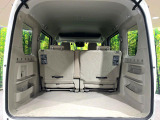 普段のお買い物や通勤、送迎等に十分な荷室スペースを確保しております。セカンドシートを倒すと、大きな荷物の積載も可能です♪