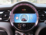◆iDriveを装備。操作系統をディスプレイから独立させることで、人間工学に基づいた最適な運転環境を実現しております。◆