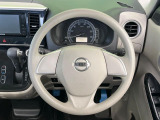 インテリアに合わせたデザインのステアリングは、運転される方のことも考え、運転しやすい形状、大きさです。是非一度、実際に触ってお確かめください。