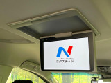 【フリップダウンモニター】大画面モニターで後席でもエンタメをお楽しみいただけます。小さなお子様にも大人気の装備です♪