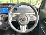 インテリアに合わせたデザインのステアリングは、運転される方のことも考え、運転しやすい形状、大きさです。是非一度、実際に触ってお確かめください。
