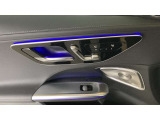 【メモリー付パワーシート】シートをかたどった調整スイッチはメルセデス・ベンツが特許を持っています。様々な体型の乗員に合わせた、きめ細かい調整が可能になっています。