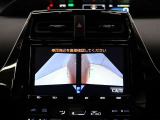 パノラミックビューモニター付きです。車両を上から見たような映像をディスプレイオーディオ画面に表示。運転席からの目視だけでは見にくい、車両周辺の状況をリアルタイムでしっかり確認できます。