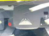 【トヨタセーフティセンス】走行中に前方の車両等を認識し、衝突しそうな時は警報とブレーキで衝突回避と被害軽減をアシスト。より安全にドライブをお楽しみいただけます。