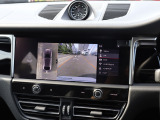 サラウンドビュー付きパーキングアシストシステムを標準装備。サラウンドビューは、駐車時や狭い路地から出る際などに運転操作をアシストしてくれます。