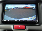 バックカメラ装備しております。駐車時に大変役に立ちますよ。駐車が苦手な方にも便利機能です。