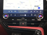 オートエアコンは温度を設定するだけで、自動で風量などを設定してくれます。運転しながら操作も必要ないので、安全性も向上します。