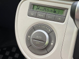 【オートエアコン】一度お好みの温度に設定すれば、車内の温度を検知し風量や温度を自動で調整。暑い&hellip;寒い&hellip;と何度もスイッチ操作をする必要はありません。快適な車内空間には必須の機能ですね♪