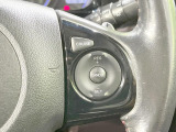【クルーズコントロール】高速道路もラクラク走行。アクセルを離しても一定速度で走行ができ、長距離運転時の負担を軽減!加速・減速も簡単なスイッチ操作で調整できます。