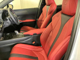 F SPORT 専用色 フレアレッド。よりスポーティーな印象になっております。