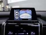 パノラミックビューモニター付きです。車両を上から見たような映像をディスプレイオーディオ画面に表示。運転席からの目視だけでは見にくい、車両周辺の状況をリアルタイムでしっかり確認できます。