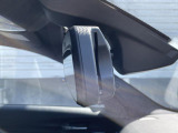 【ルームミラー一体型ETC】BMWといえばルームミラー一体型のETC。ドライバーから差し込めるかたちになっておりますので、差し忘れの際も慌てずにご利用いただけます。