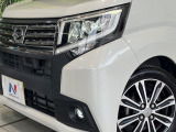 【LEDヘッドライト】悪天候や夜間走行時も良好な視界を確保し安心して運転できる高輝度LEDヘッドライトを装備!点灯速度が早く、消費電力も抑えられています。