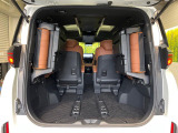 普段のお買い物や通勤、送迎等に十分な荷室スペースを確保しております。セカンドシートを倒すと、大きな荷物の積載も可能です♪