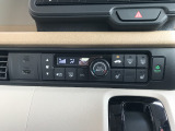 オートエアコン装着車で車内はいつも快適です!