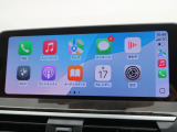 【アップルカープレイ】iPhoneがBMW車両とワイヤレスで接続されます。Apple CarPlayでは、オーディオストリーミングやメッセージングアプリがディスプレイに表示されます。