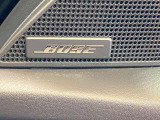 車内音響に合わせてチューニングされた専用スピーカーのBOSEシステム。奥行きのある澄んだ音と驚きの臨場感で、移動時間をプレミアムな音楽空間へと進化させます。
