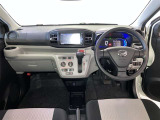 運転席は見やすく整理され、ナビも美しく装着され操作性にも優れています!