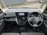 統一感のある広々とした運転席回り