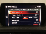 ハンドル操作をアシストすることにより車線からの逸脱回避を支援します。