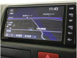 純正ナビを装備。タッチパネル式で使いやすく、お出かけもラクラクです。