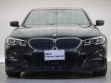 【キドニーグリル】BMWの代名詞。一目見ただけでBMWであると認識できる確固たるアイコンとして存在感を放ちます。
