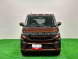 横開きバックドアの採用に始まり進化を続けてきたダイハツベーシックカーが両側スライドドアを身にまといました。新型ムーヴが入荷致しました。