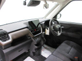 ダイハツのお店では、ダイハツ車を知り尽くしたプロフェッショナルが、専用の診断機器を使って各システムを点検しております。